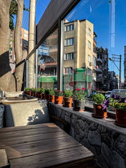 Karabağlar Kafe Önerileri: Tarihi Dokuyla Modern Lezzet